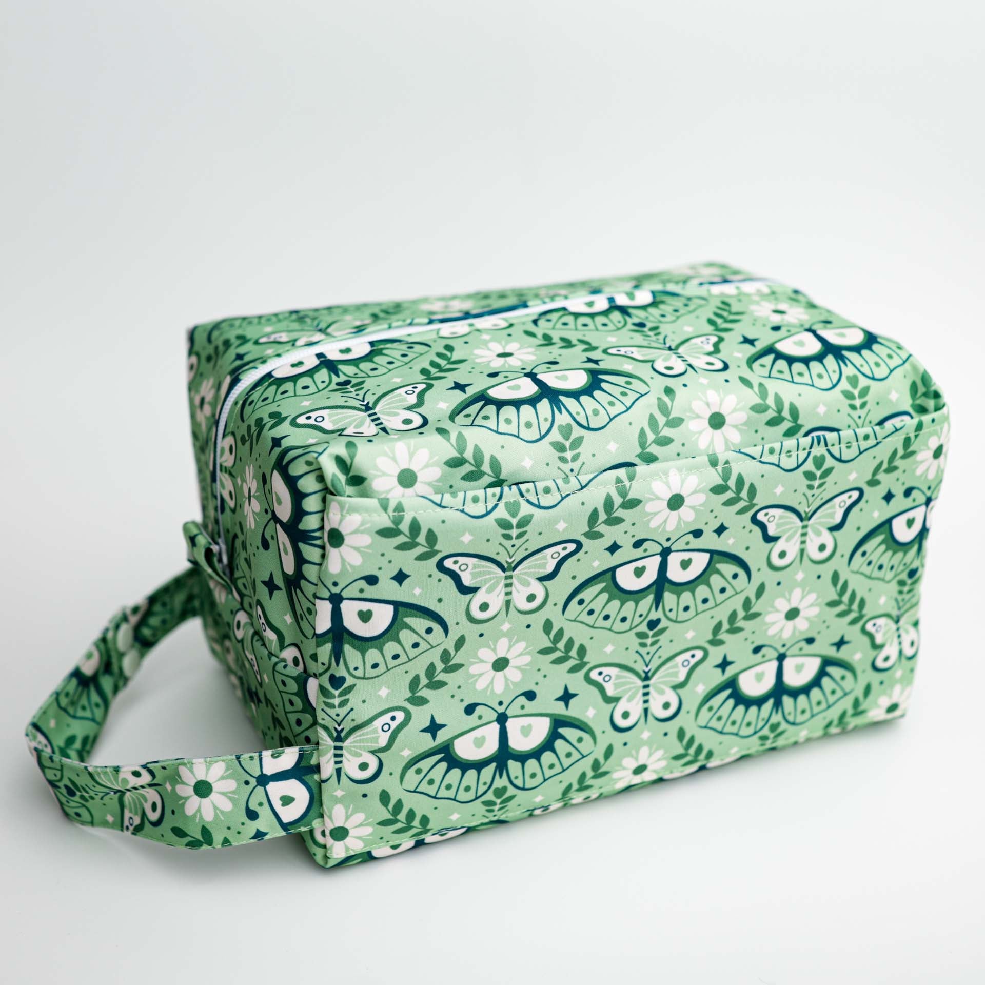Reversible Storage Travel Cube Diaper Pod with Exterior Storage Pocket