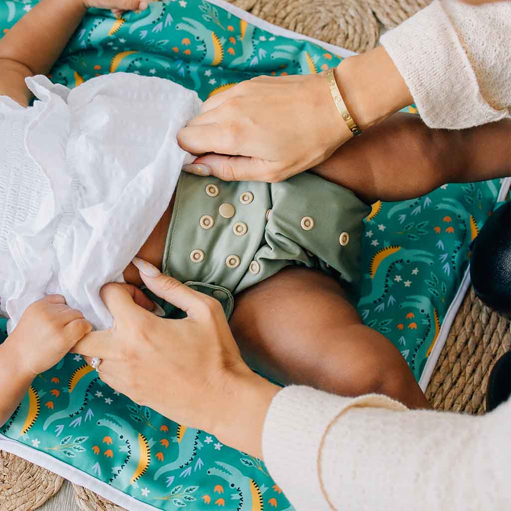 change a cloth diaper solid cloth nappies reusable diapers modern cloth diapers new baby reusable baby products sustainable swaps
