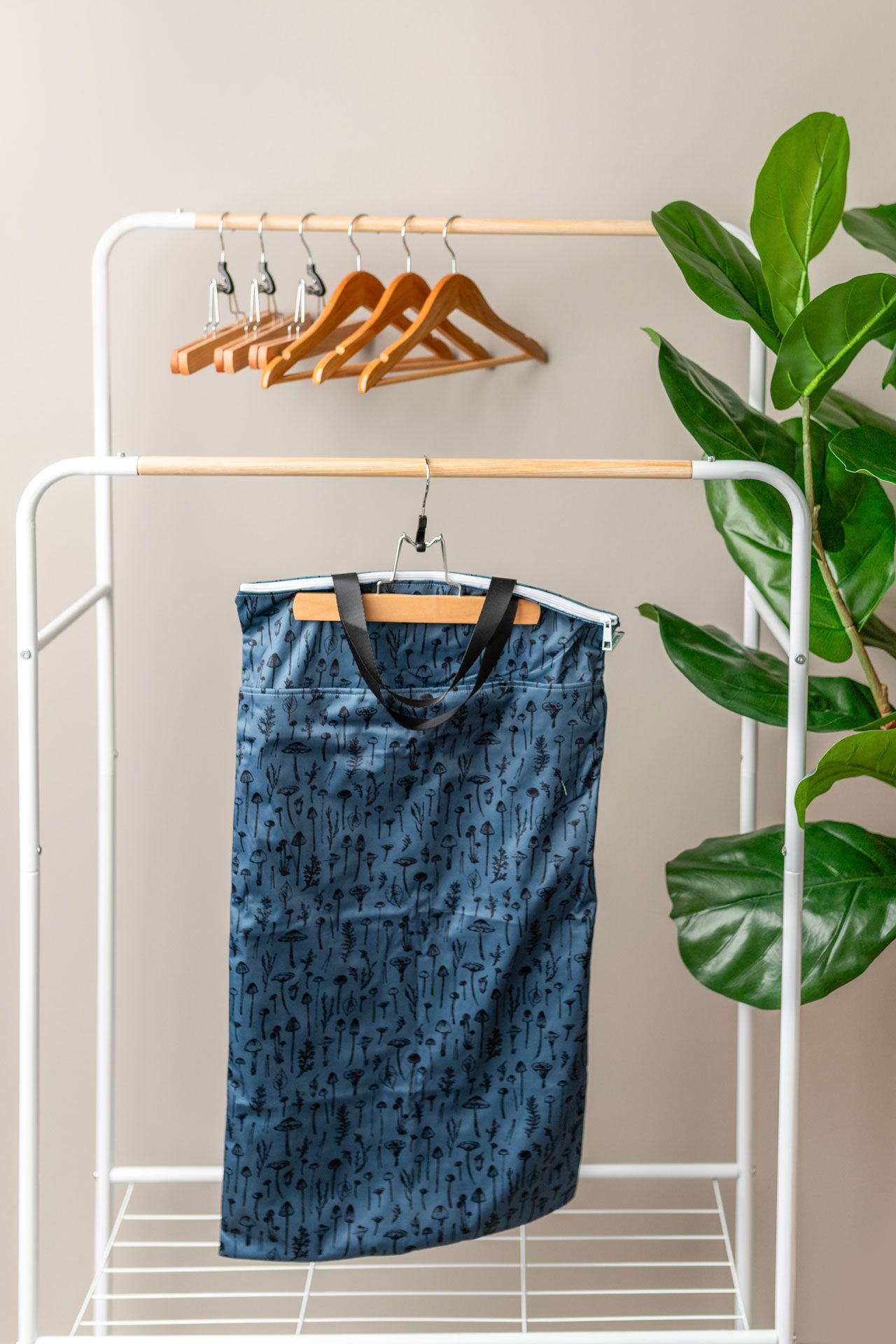 Patterned Large Zipper Hanging Wet Bag, Laundry Bag with Handles