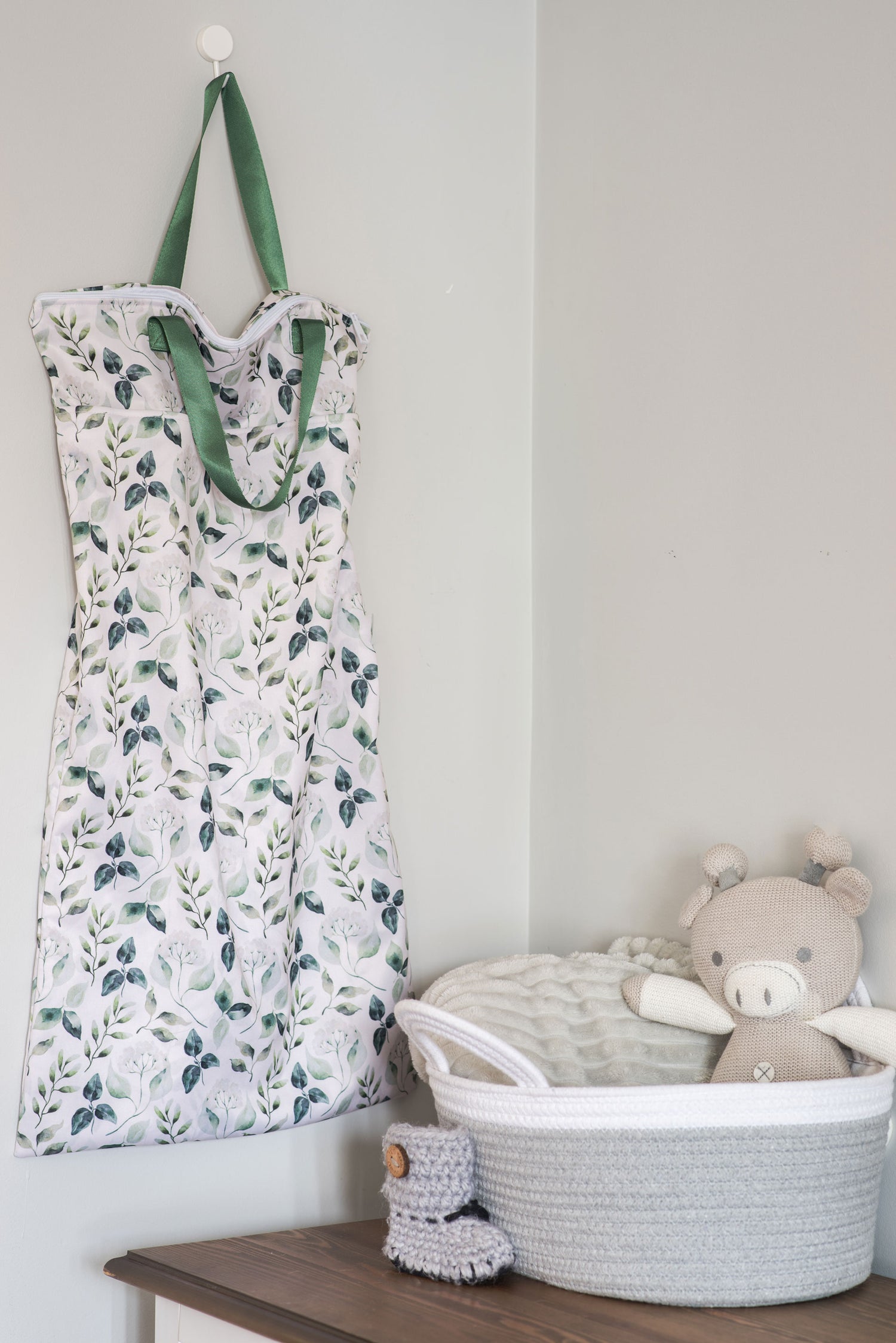 Patterned Large Zipper Hanging Wet Bag, Laundry Bag with Handles